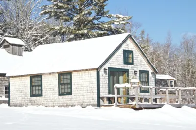 Cottage with a Vista Hotels near Surry Gardens
