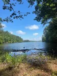 Sweet Retreat Cabin on 2acres of woods, 2miles from Lake Martin, pet friendly