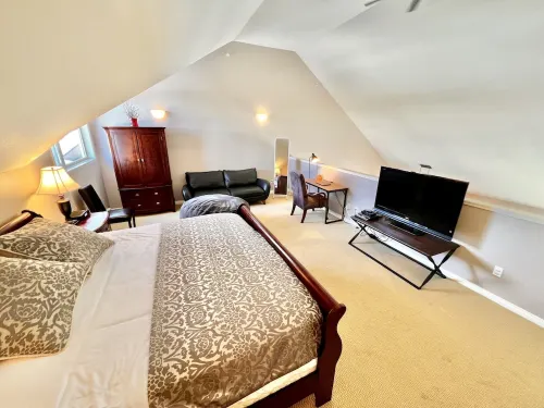 Modern Mountain Vacation! Private Hot Tub 3bd/3bth