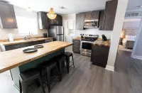 Hendrix Hideaway Hotels in Lexington