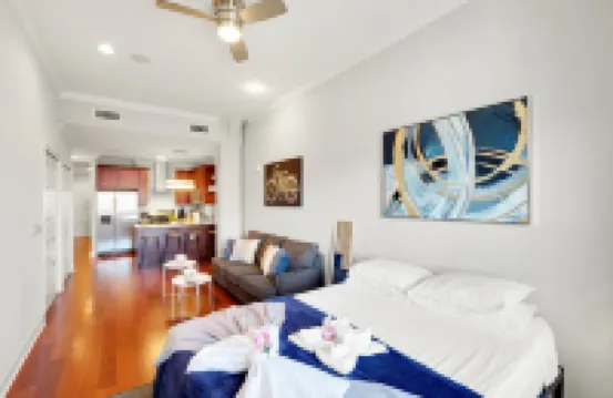 Rooftop Pool and Chic Amenities - Stylish Urban Sanctuary