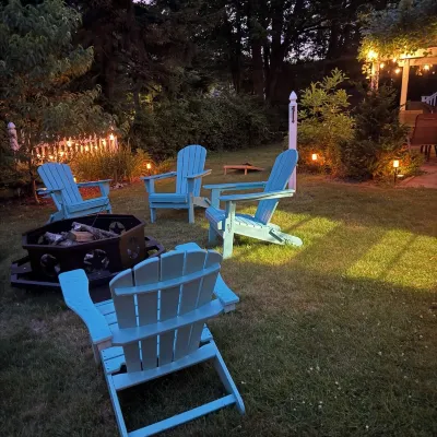 Charming 4-bedroom house with game room loft, WiFi and AC in Wells near harbor