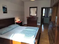 BLUE apartment in historic center with balcony to relax in Ronco 주변 호텔