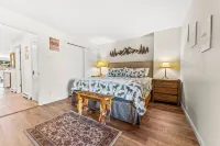 Cozy 1-bedroom apartment in enchanting Avon with WiFi, fitness room, and more!