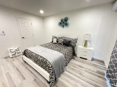 40% OFF Upland 2 Master Beds W/ Yard - Close To Airport, Hospitals & Colleges Hotels near The Grove Theatre