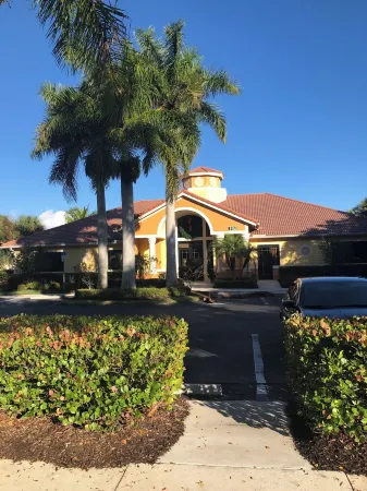 Florida Vibes - A Fort Myers Gem- 2 Bedroom Condo.