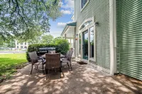 Prime location-Walk to food, Bars and Wineries! فنادق في Blanco County