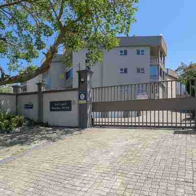 Sea View Holiday Apartment. Walk to the Beach. Exclusive use roof-top deck. Hotel Exterior