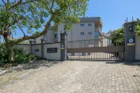 Sea View Holiday Apartment.  Walk to the Beach.  Exclusive use roof-top deck.