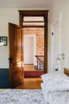 Decorah House- Airy, modern, full of natural light, 5 blocks to downtown