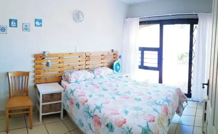 Uvongo Cabanas 9A Отели рядом с достопримечательностью «Oasis Caravan Park, Camping Ground and Chalets»