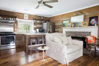 Elegant 1800's cabin in charming downtown Franklin 25 min South of Nashville