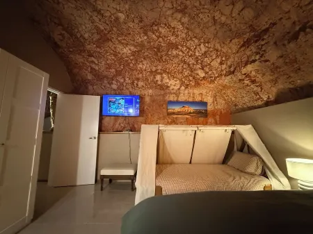 Lot 1002 Underground Home Отели рядом с достопримечательностью «Spaceship from Pitch Black»