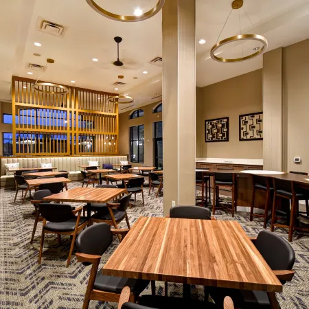 Homewood Suites by Hilton Greenville Downtown Отели рядом с достопримечательностью «Театр Warehouse»