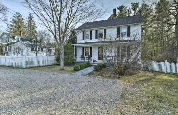 舒適的利奇菲爾德房子帶圍欄院子和火坑