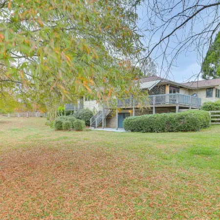 Great for Groups! Farmhouse in Jordan Lake Area