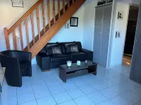 Vacation home for 6, air-conditioned, with shared pool and tennis court Hotels in Sorede