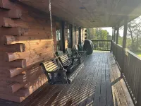 High View Lodge, log chalet with unparalleled views of Western Maine Mountains Hotels in Eustis