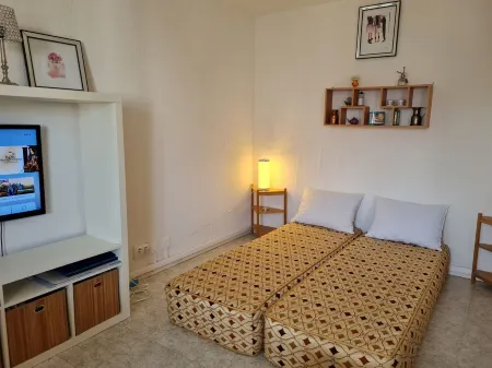 Un Grand Jolie T1 Sans vis a vis Très Lumineux, Agréable au Centre Ville Отели в г. Эври