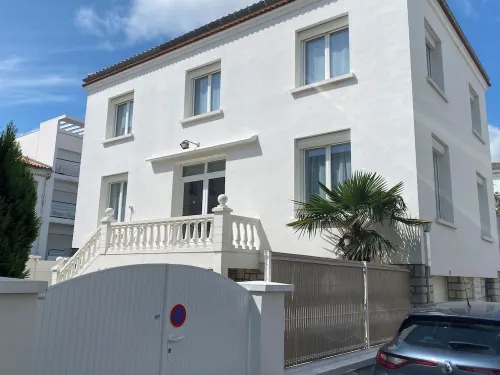 LOTI HOUSE between the beach and the central market of Royan House for 10 people