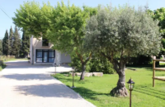 EXCEPTIONAL BED & BREAKFAST IN A PROVENCAL MAS with gourmet breakfast