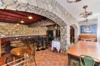 large stately villa with wellness and heated infinity pool Hotels in Bribir