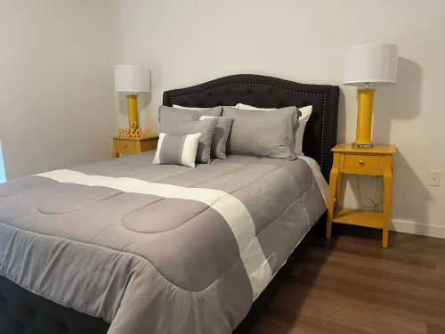 Lux 2BD condo with pool, gym, hot tube, barbecue, free parking