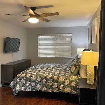 3-bedroom townhome in tranquil Modesto with AC