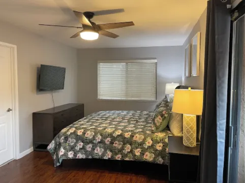 3-bedroom townhome in tranquil Modesto with AC