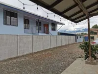 Apartment #1 on the ground floor, nice and clean Hotels in San Isidro de El General