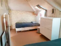 Gîte with Swimming Pool at les Ormeaux, Charming Location, Calm and Greenery, Sleeps 10,  . 尚邦住宿飯店