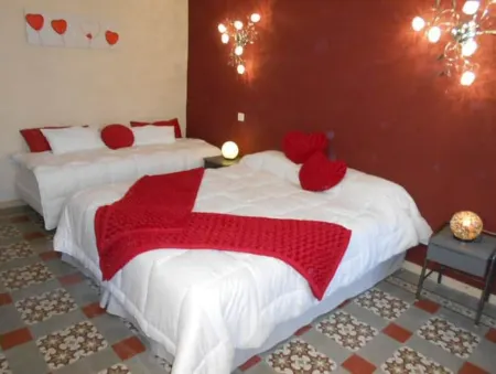 Gîte Standing Dans un mas Avec Piscine Balnéo Отели в г. Алегр-Ле-Фюмад