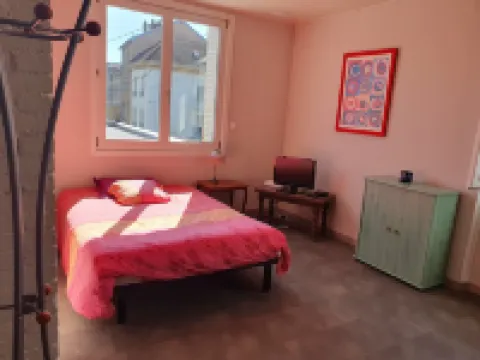 Bright, spacious cocoon 5 min from station