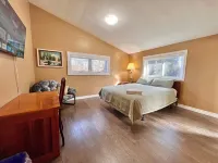Newly Renovated Home in Central Aurora Hotels in Aurora