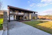 Lily of the Field House Hotels in Vila Real