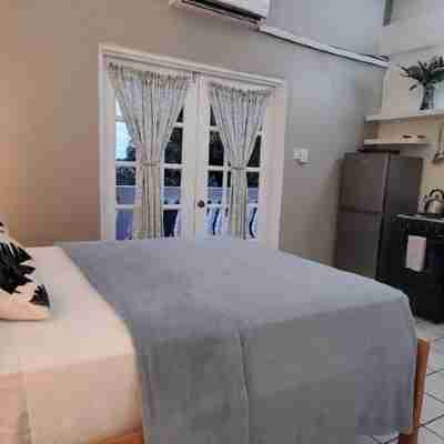 Studio w Pool Near IGY Marina, Beach & Amenities Rooms