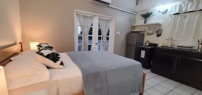 Studio w Pool Near IGY Marina, Beach & Amenities โรงแรมใน