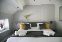 A spacious and stylish 2 bedroom, 2 bathroom duplex apartment Hotels in Grassington