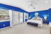 4-bedroom, 3.5 bath house w/Pool, AC, WiFi in Siesta Key; 1 mile from Village