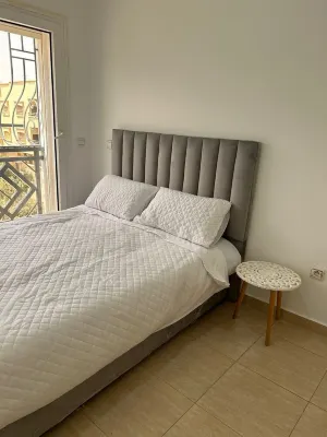 un Havre de Paix Combinant Lespace le Confort et Luminosité Отели в г. Сите Тилила