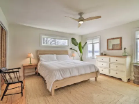 Charming Beach Cottage on Fishing Bay โรงแรมในMiddlesex County