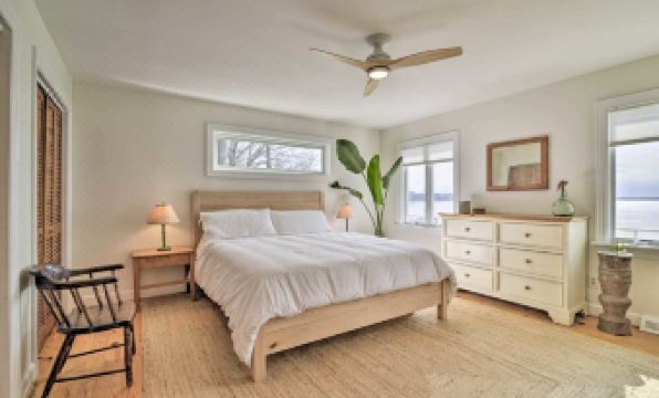 Charming Beach Cottage on Fishing Bay