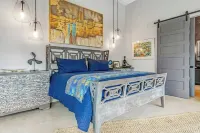 Lake Buchanan | Pool, Hot Tub & Lake Access Hotels near Reveille Peak Ranch