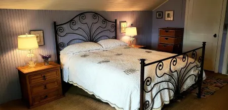 AVAILABLE JULY 2025Charming 2 bedroom bungalow 1 block to the beach Madison CT