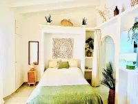 Fantastically beautiful studio with sun terrace and sea view, up to four people