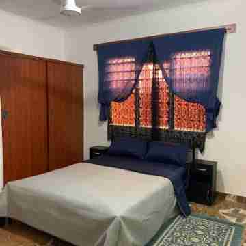 Friendly relaxing retreat in Weija near trendy Bojo and Kokrobite  Beach resorts Rooms