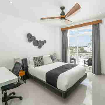 2 Level Luxury Penthouse w/Private JAcuzzi - Great location next to Hotel Zone Rooms