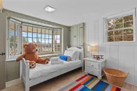 Waterside retreat! 4BR/3BA with private dock/views Hotel in zona Stanton House