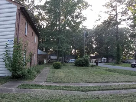 NEWLY REMODELED 2 BEDROOM DUPLEX