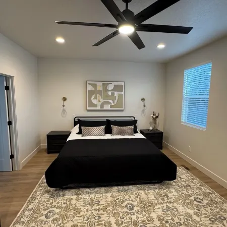Luxury 5Br Adventure Hub! Pineview, Hiking, Golfing, Biking. Sleeps 12. 4.5 Bath